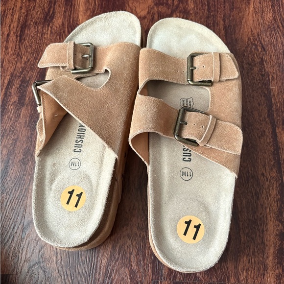 Cushionaire Walk Women's Tan Sandals Size 11 - Picture 1 of 5